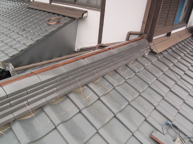 棟瓦の積み直し工事